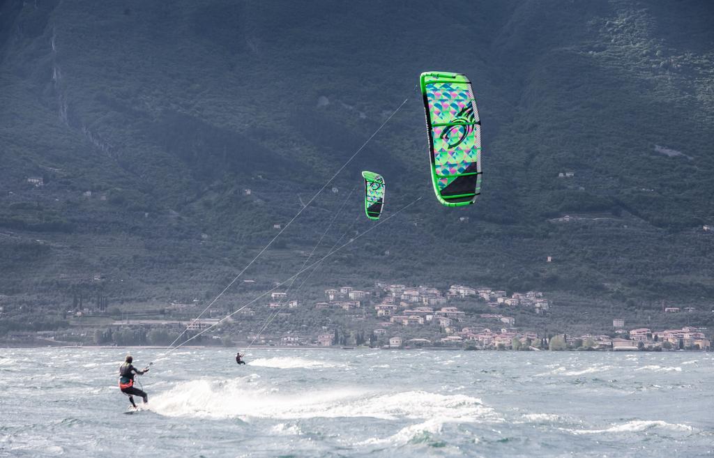 Kite & Lounge Hotel Club Da Baia Brenzone sul Garda Exterior foto